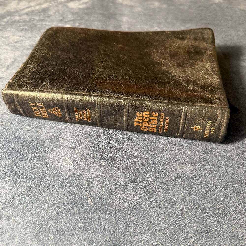 Thomas Nelson The Open Bible NKJV Expanded Edition Holy Bible